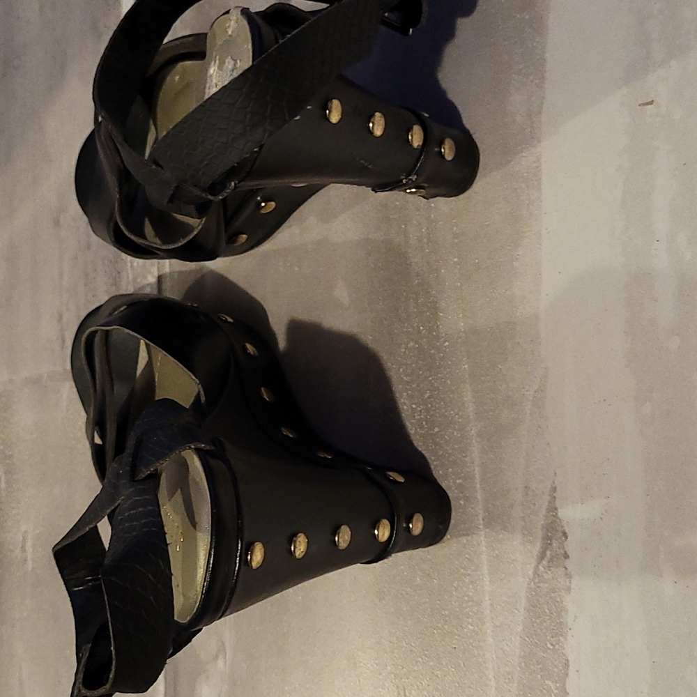 Shoes - Picture 2 of 3